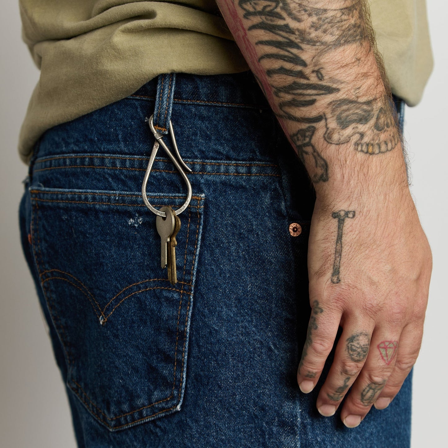 🔑 Vintage Hand-Forged Metal Keychain